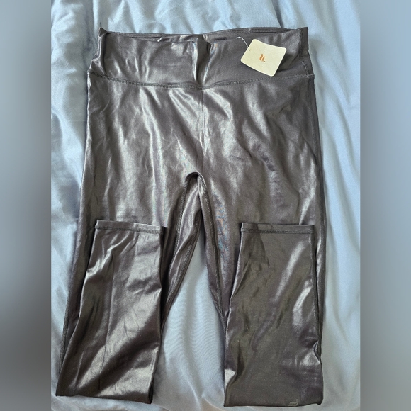 Fabletics Shiny Metallic Leggings - Picture 1 of 4